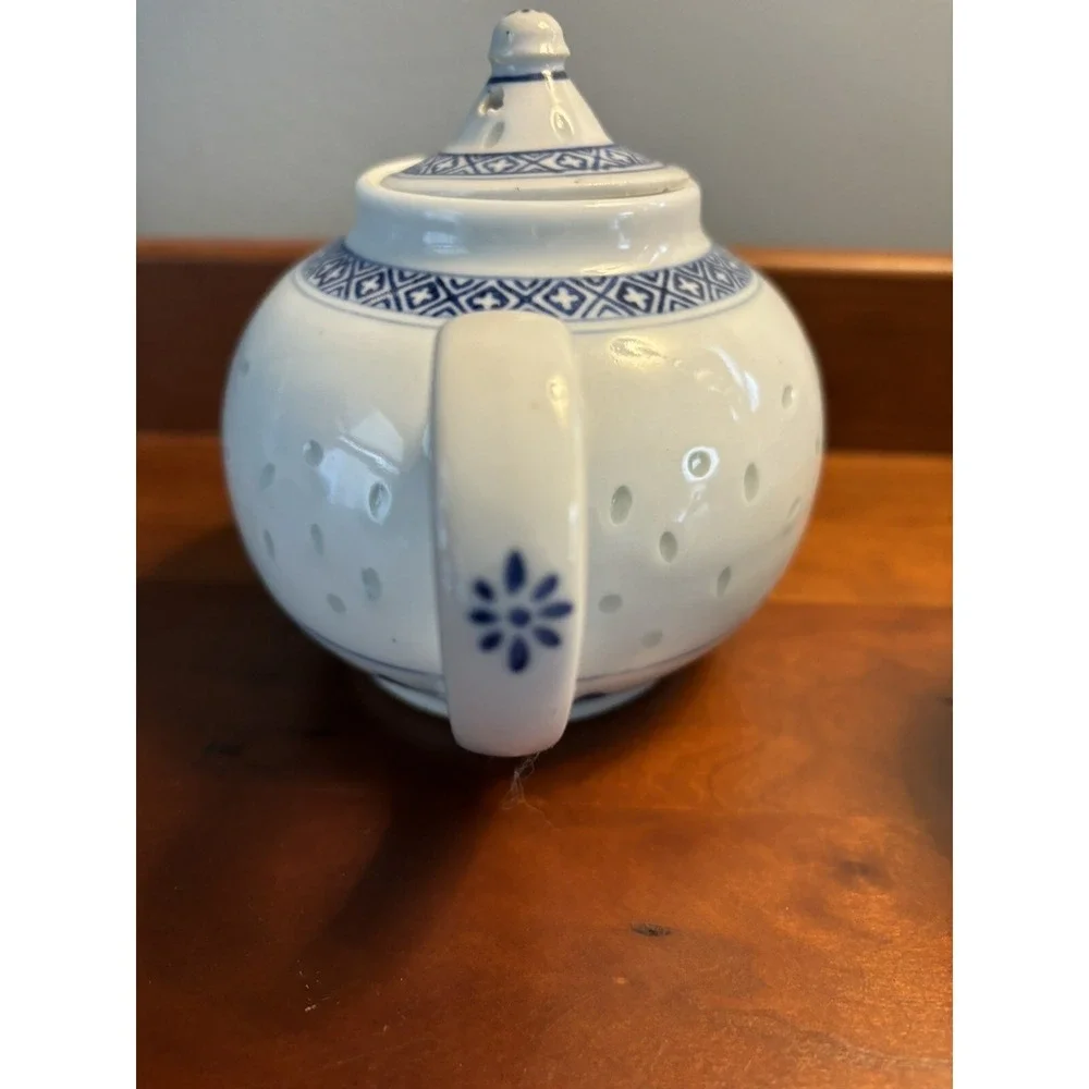 Vintage Tienshan White Ceramic Blue Dragon Sake Cups (Set Of 2) And Small Pot‎